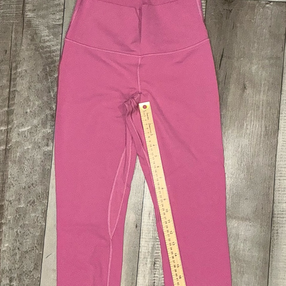 Lululemon Athletica 21” cropped Leggings, sz 8